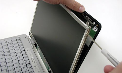 Kırık laptop ekran servisi