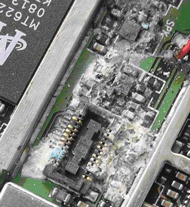 laptopa sıvı döküldü sonuç oksitlenme